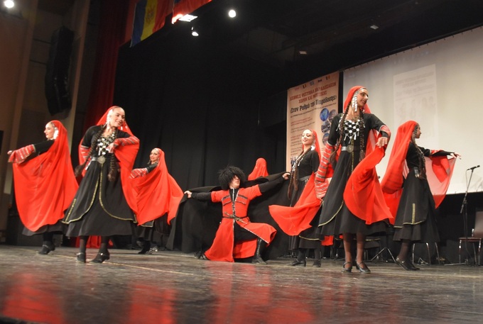 «Στον Ρυθμό της Παράδοσης»